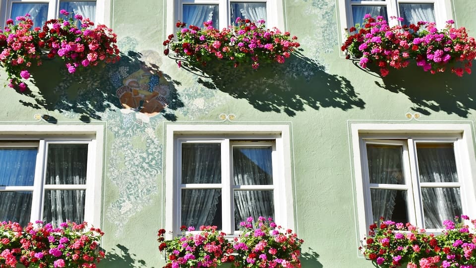 Blumenkästen aus Metall: Alternative zu Holz oder Kunststoff