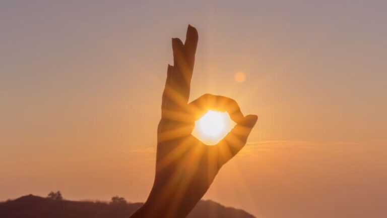 Sonnensegel mit oder ohne LED: Schattenspender am Tag, funkelnder Sternenhimmel im Dunkeln