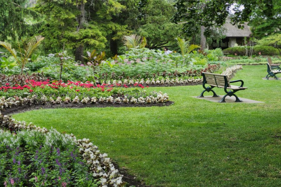 Gartendekoration bleicht in der Sonne aus – so bleibt sie länger schön